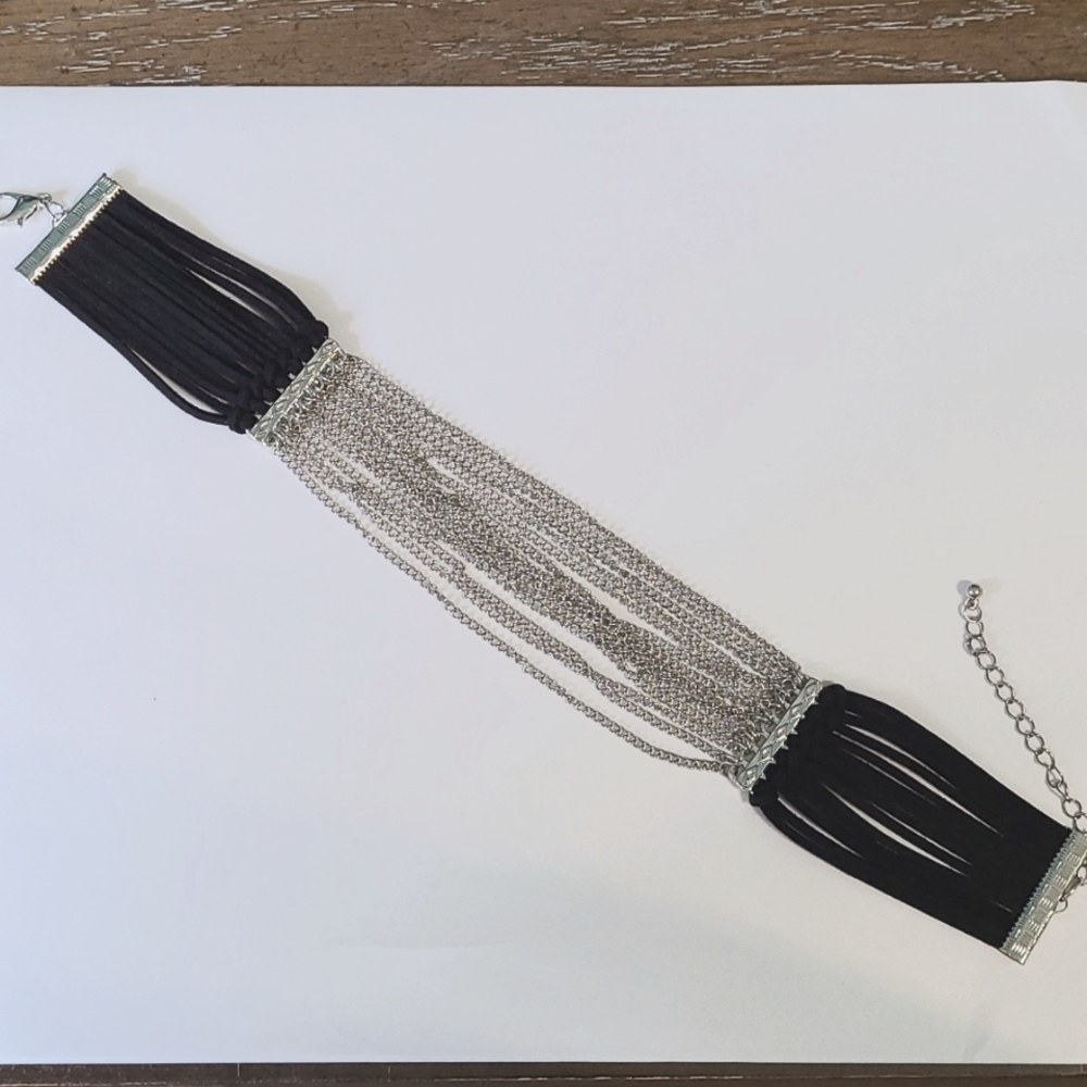 Guess Choker